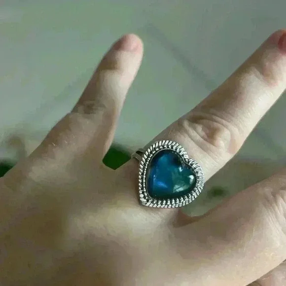 Mood Ring Warm Water Changing Temperature Drop Ring Gift Size 8-9 Cute Heart - Picture 7 of 8